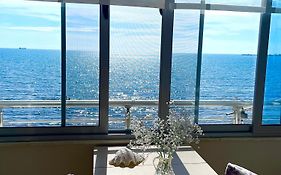 Cozy Beachfront Room
